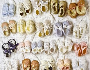 تابلو پازل چیده شده 500 تکه کفشهای نوزاد