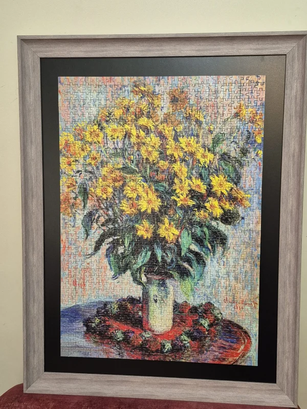 تابلو پازل هزار قطعه از برند ART PUZZLE و MUSEUM SERIES،گلدان گل اثر کلود مونه.قاب شده.