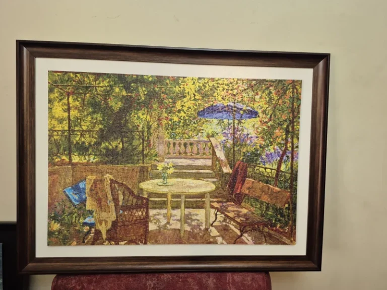 تابلو پازل 1500 قطعه،از کمپانی Trefl اثر هنری با نام Table with blue umbrella